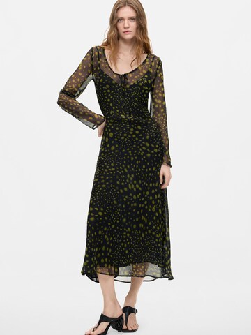 Rochie de la Desigual pe negru: față