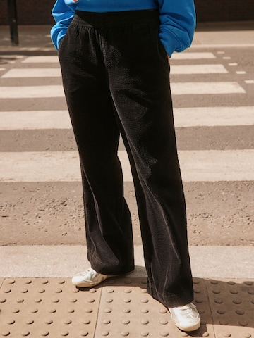 Wide leg Pantaloni di Next in grigio: frontale