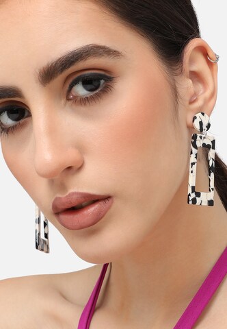 SOHI Earrings 'Ona' in White: front