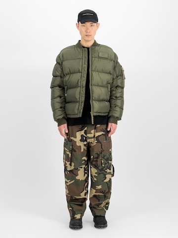 ALPHA INDUSTRIES Jacke 'MA-1' in Grün: Vorderseite