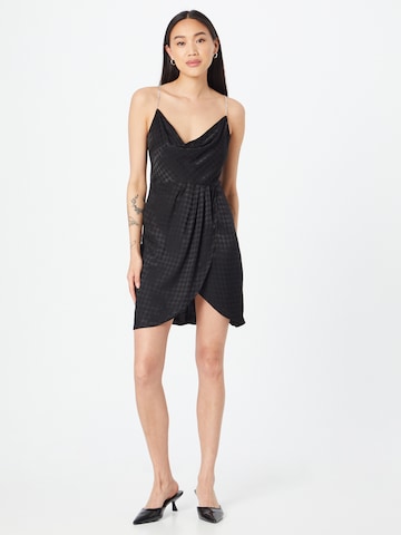 Rochie de cocktail de la Warehouse pe negru: față