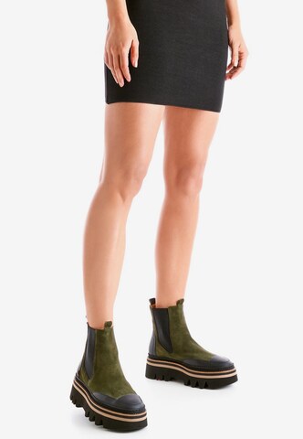 LLOYD Ankle Boots in Black: front