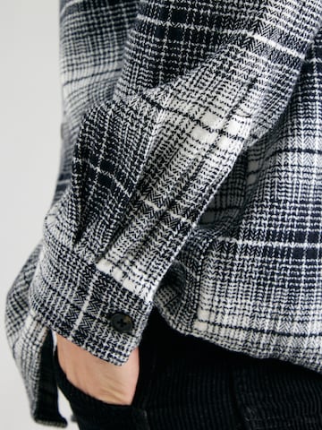 TOPMAN Regular fit Button Up Shirt in Black