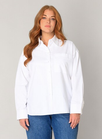 BASE LEVEL CURVY Blouse in White: front