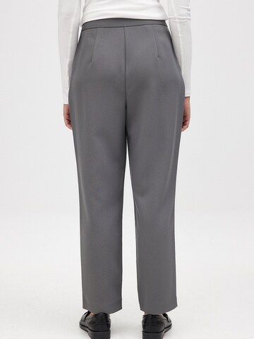 NA-KD Regular Hose in Grau