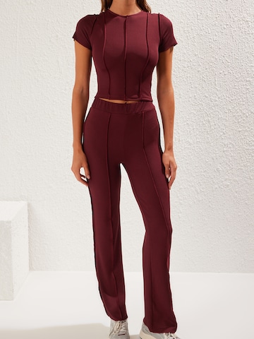 Trendyol Nadrágkosztüm - piros: elől