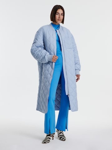 Manteau mi-saison 'Juno' EDITED en bleu