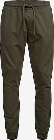 Alessandro Salvarini Tapered Pants in Green: front