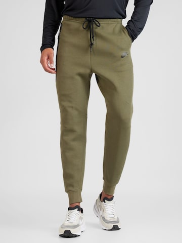 Effilé Pantalon 'TECH FLEECE' Nike Sportswear en vert : devant