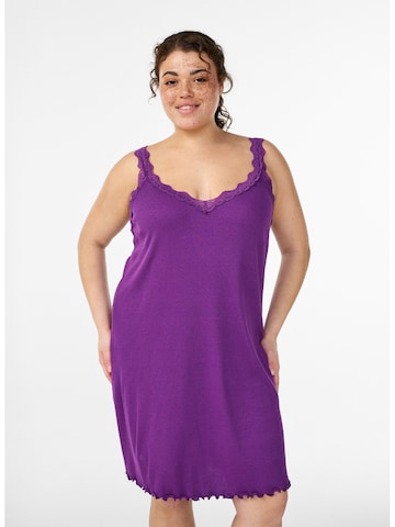 Chemise de nuit Zizzi en violet : devant