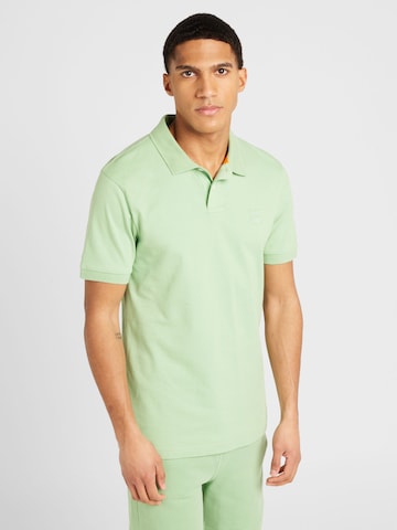 BOSS Orange T-shirt 'Passenger' i grön: framsida
