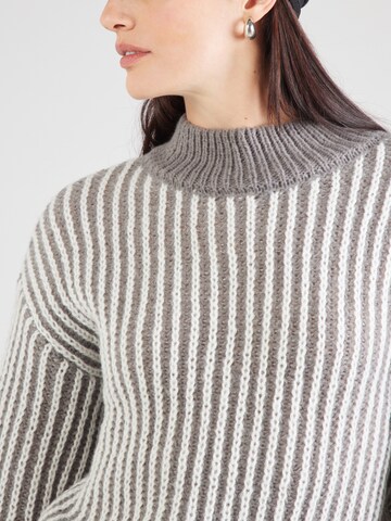 JDY - Jersey en gris
