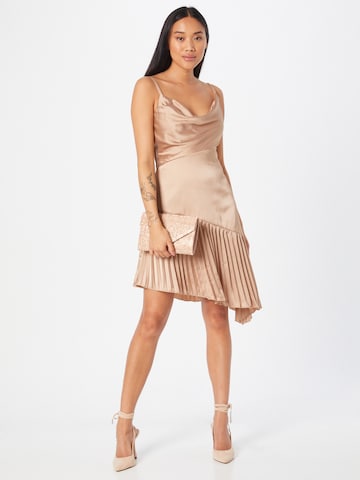 Chi Chi London Kleid in Beige