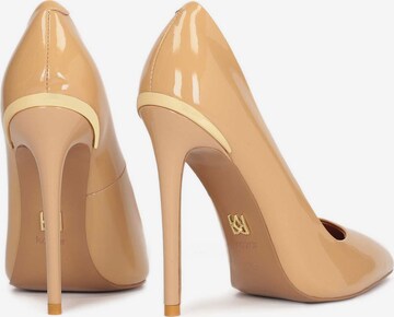 Kazar Pumps in Beige