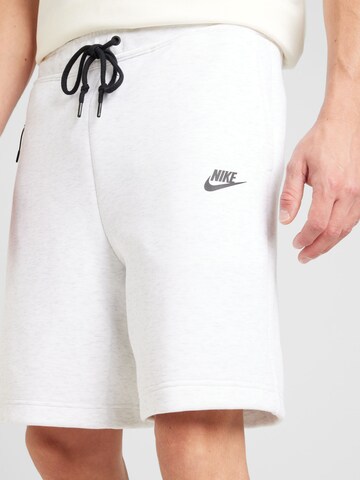 Nike Sportswear Loosefit Παντελόνι σε λευκό