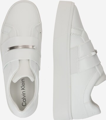 Scarpa slip-on di Calvin Klein in bianco