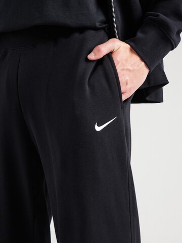 Nike Sportswear Tapered Hose in Schwarz