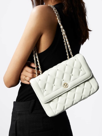 Victoria Hyde Handbag in White: front