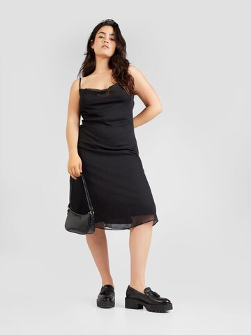 Robe d’été Trendyol Curve en noir