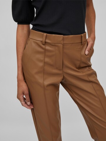 VILA - regular Pantalón de pinzas 'Dagmar' en marrón