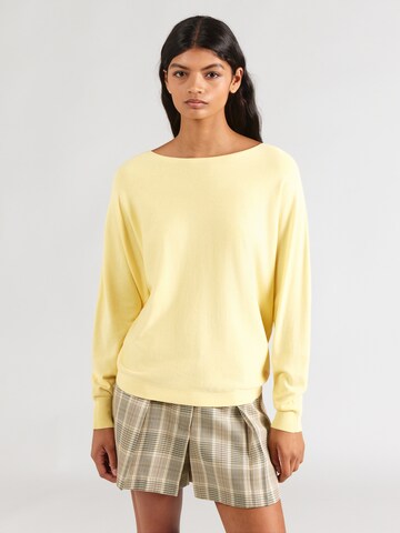 NÜMPH Sweater 'DAYA' in Yellow: front