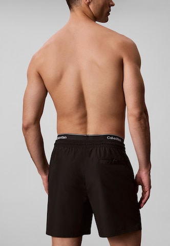 Calvin Klein Underwear Rövid fürdőnadrágok - fekete: hátul