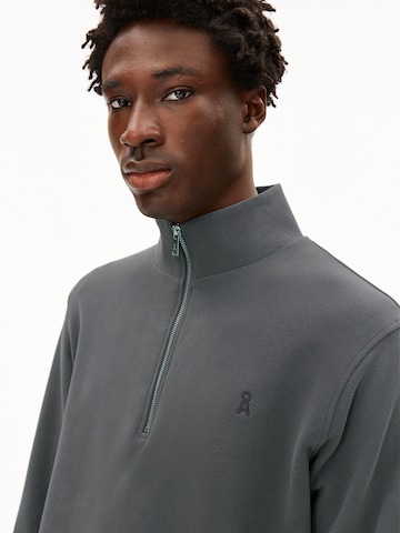 ARMEDANGELS Sweatshirt in Grey