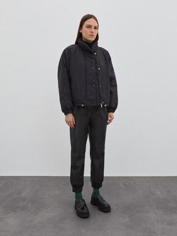 EDITED - Tapered Pantalón 'Madison' en negro