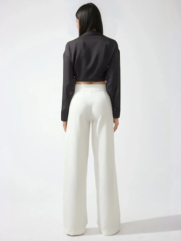 regular Pantaloni con pieghe di Hiccup in bianco