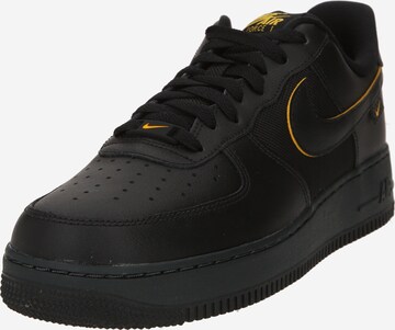 Nike Sportswear Matalavartiset tennarit 'Air Force 1 '07' värissä musta: edessä
