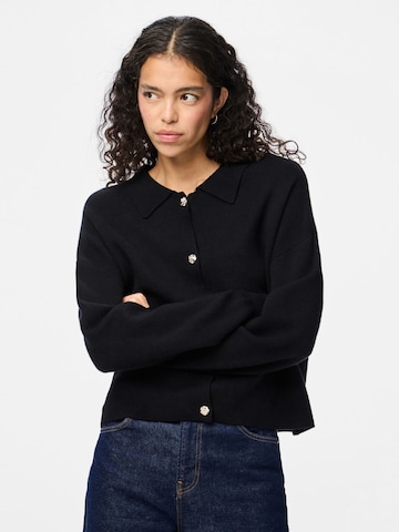 Cardigan 'PCJassy' PIECES en noir : devant