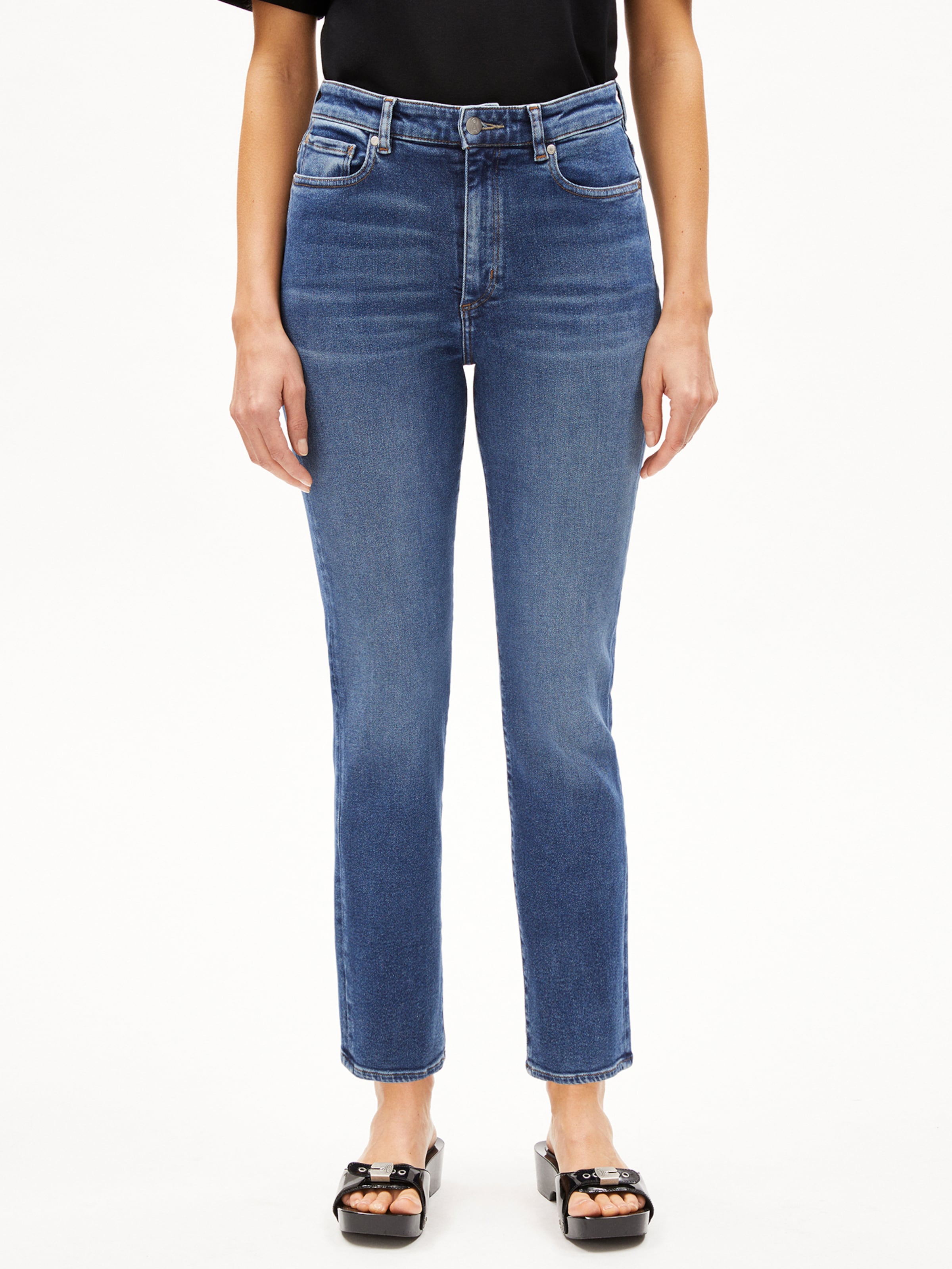 ARMEDANGELS Slimfit Džíny 'LEJAANI' – modrá: přední strana