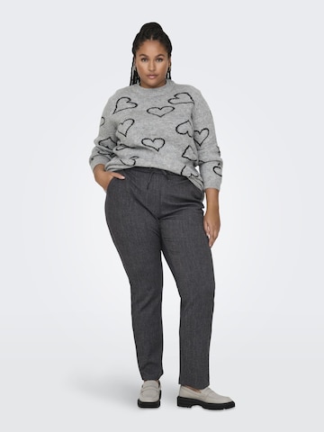 Pullover 'HAPPIE ' di ONLY Carmakoma in grigio
