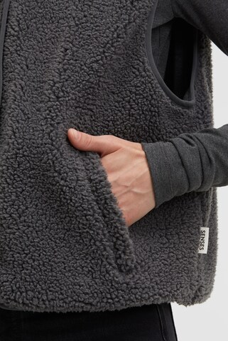 SENSES.THE LABEL Knitted Vest in Grey