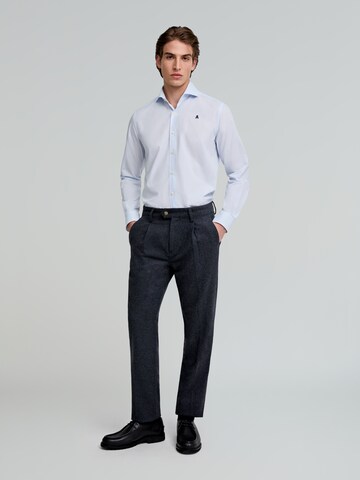 Coupe regular Chemise 'Elisee' Scalpers en bleu : devant
