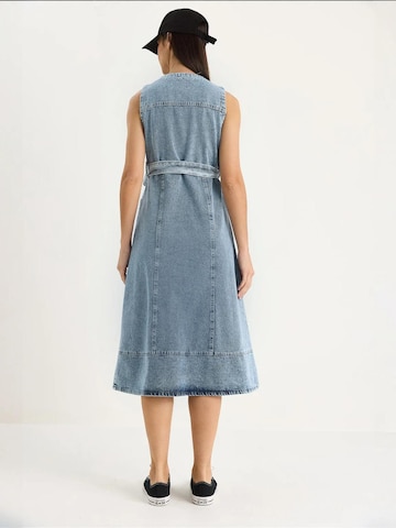 Abito di Bianco Lucci in blu