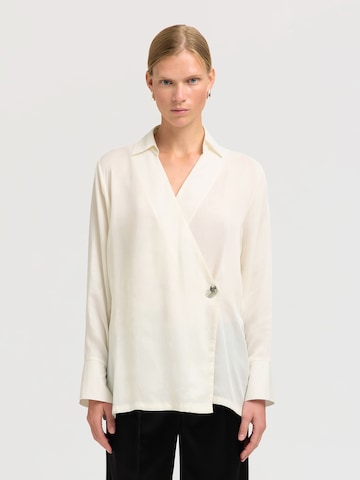 Chemisier 'SLFJOLLY' SELECTED en beige : devant