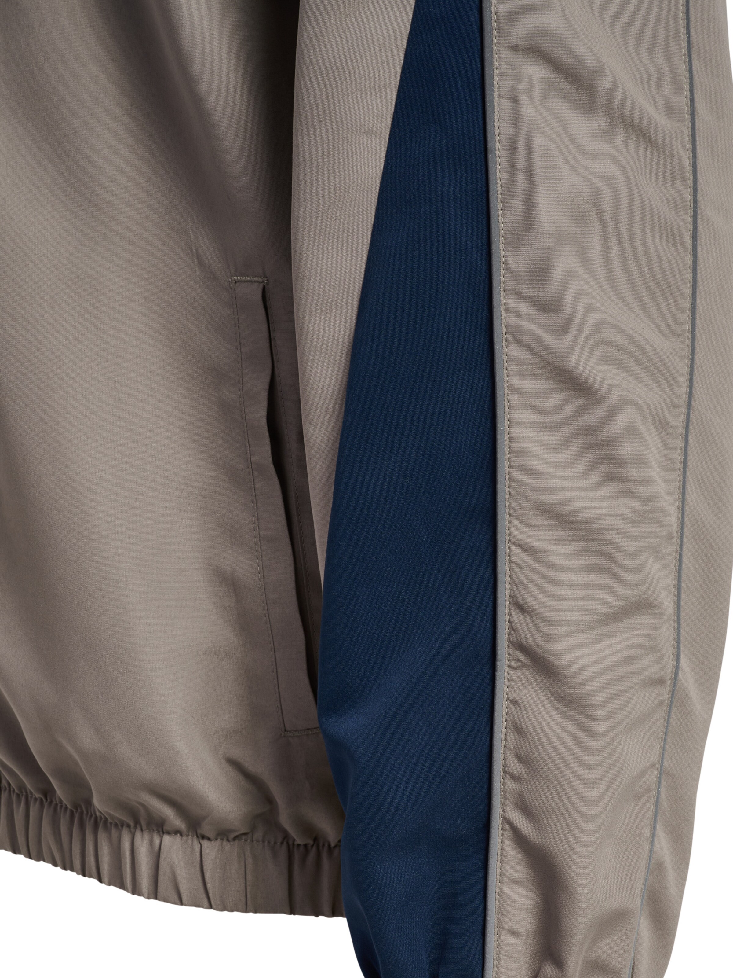 Veste de sport 'Loose Track' Hummel en gris