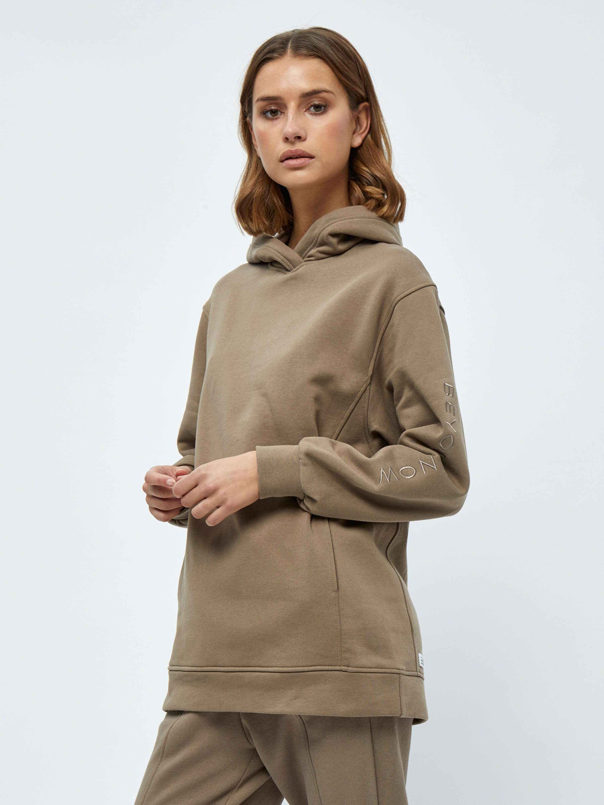 Frauen Große Größen Beyond Now Sweatshirt 'Baia' in Braun - VN25770 Frauen Große Größen Beyond Now Sweatshirt 'Baia' in Braun - VN25770