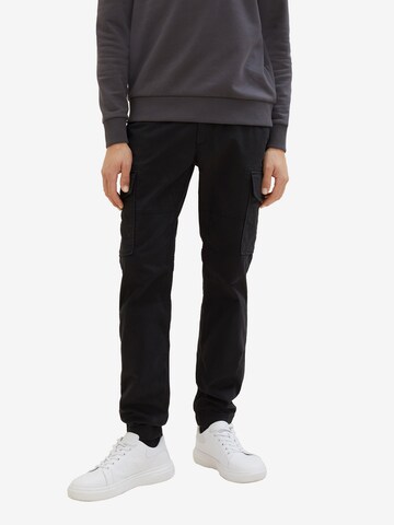 TOM TAILOR Tapered Cargo Pants in Black: front