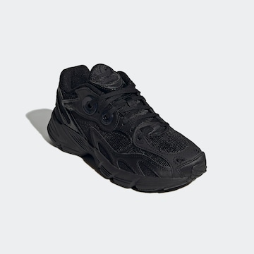 juoda ADIDAS ORIGINALS Sportbačiai be auliuko 'Astir'