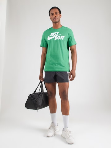 Nike Sportswear Средняя посадка Футболка 'Swoosh' в Зеленый
