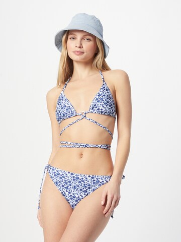 Slip costum de baie 'Morocco' de la Hunkemöller pe alb