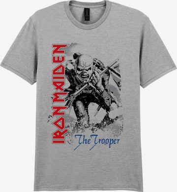 T-Shirt 'Iron Maiden Trooper Close-Up T-Shirt' Iron Maiden en gris : devant