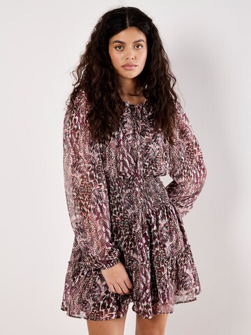 Robe ' ' Apricot en rouge