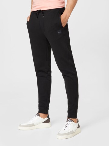 BOSS - Tapered Pantalón 'Sestart' en negro: frente