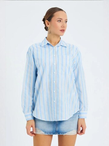 MixRay Blouse in Blue: front