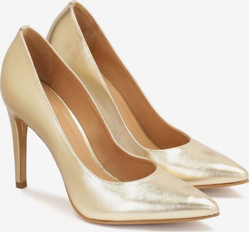 Kazar Pumps in Gold