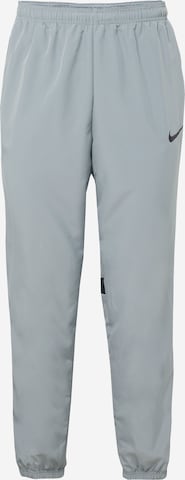 Effilé Pantalon de sport NIKE en gris : devant