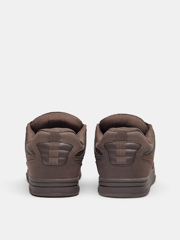 Pull&Bear Trampki niskie w kolorze brązowy